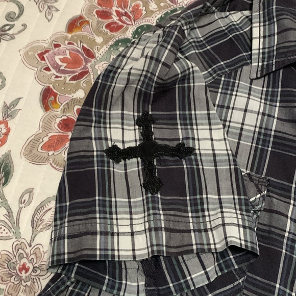 Men’s short sleeved Helix Black plaid shirt. - Picture 7 of 9